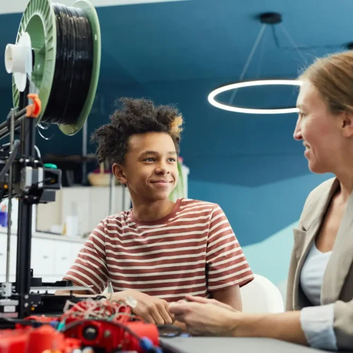 Como a Impressão 3D Está Transformando a Educação: Personalização de Materiais Didáticos e Inovação no Ensino